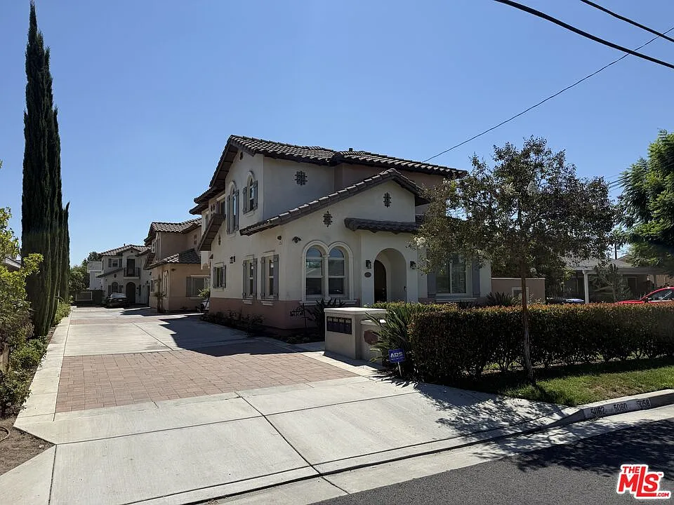 3 bed, 2.5 bath, 1626 sqft, $3,100 — Photo 1