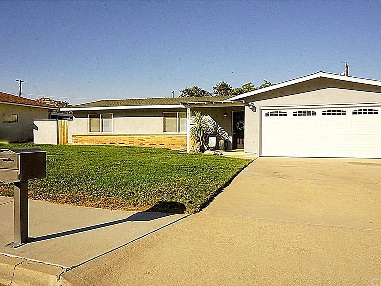 5277 Peacock Ln — Photo 1