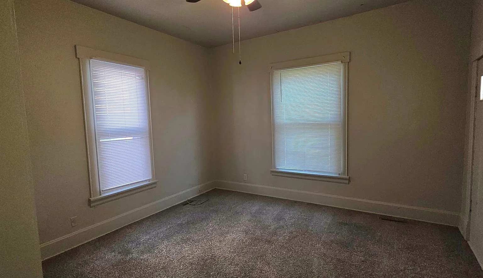 Charming Bungalow 3 Bedroom 1 Bath $895 — Photo 4
