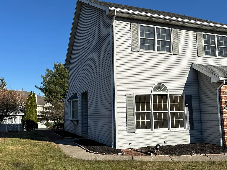 408 Tamarack Dr — Photo 3