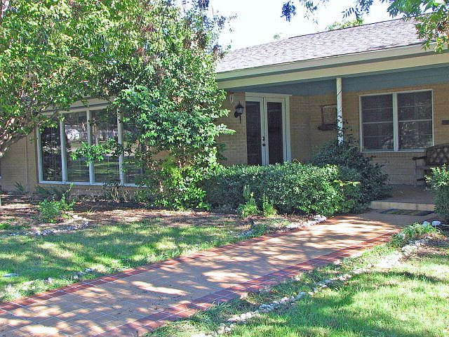 1st image of 313 Woodcrest Dr