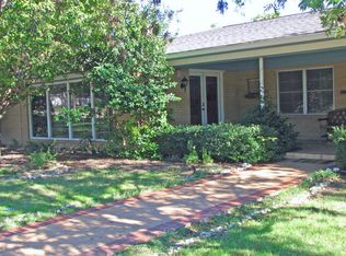 313 Woodcrest Dr, Kerrville, TX 78028