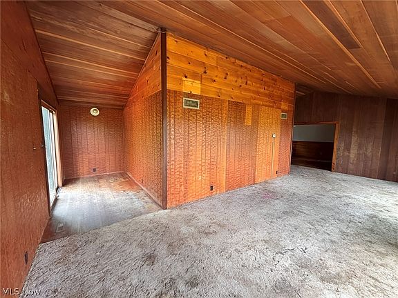5th image of 414 Whiteman Hill Rd