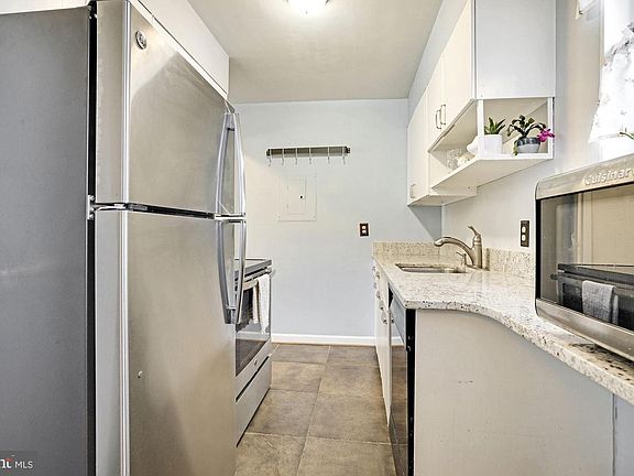 4th image of 2133 19th St N APT 6
