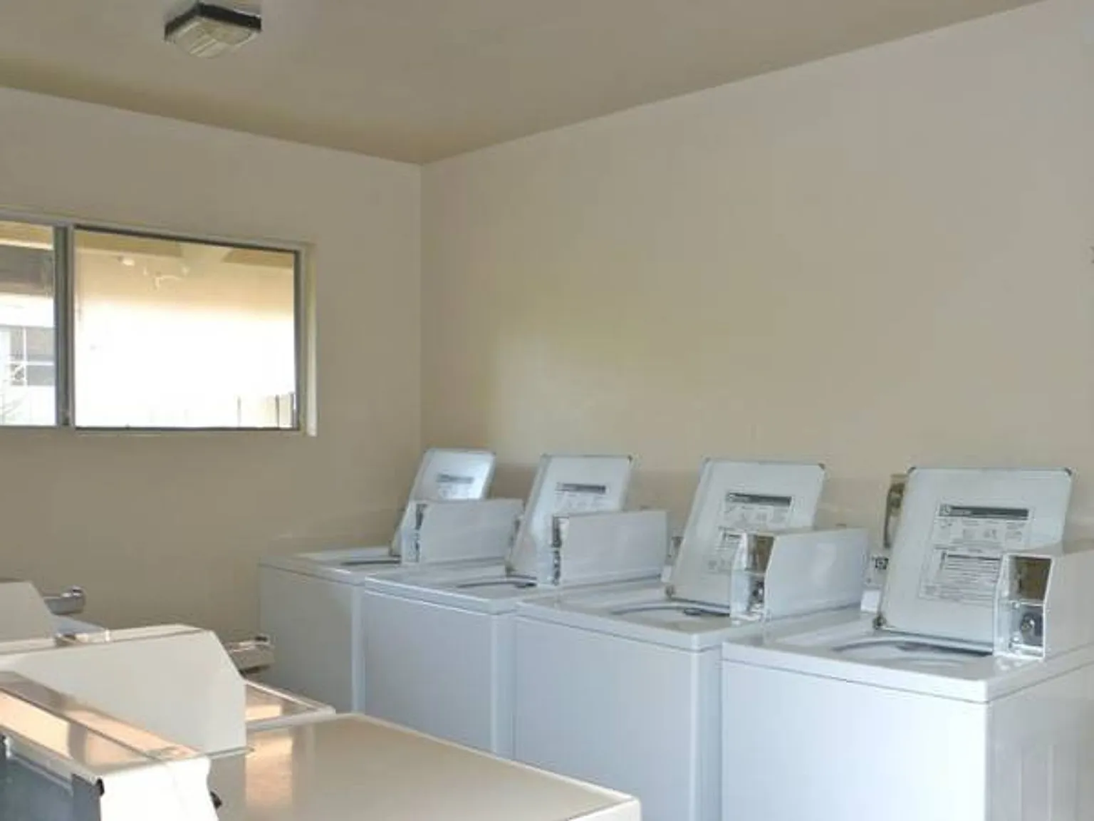 4700 Dexter Drive Apartments and Townhouses — Photo 3