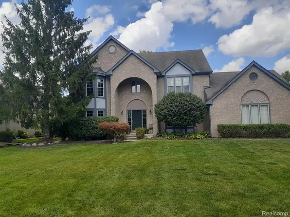 36914 Kenmore Dr, Farmington Hills, MI 48335