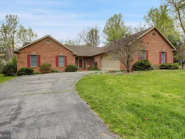 10961 Longwood Dr, Waynesboro, PA 17268