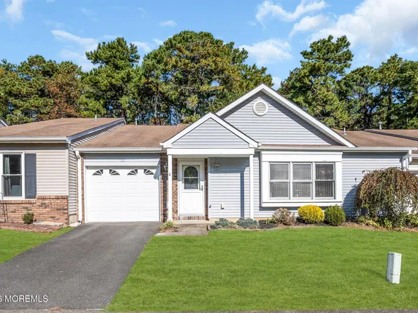 32 Nicole Court, Lakewood, NJ 08701