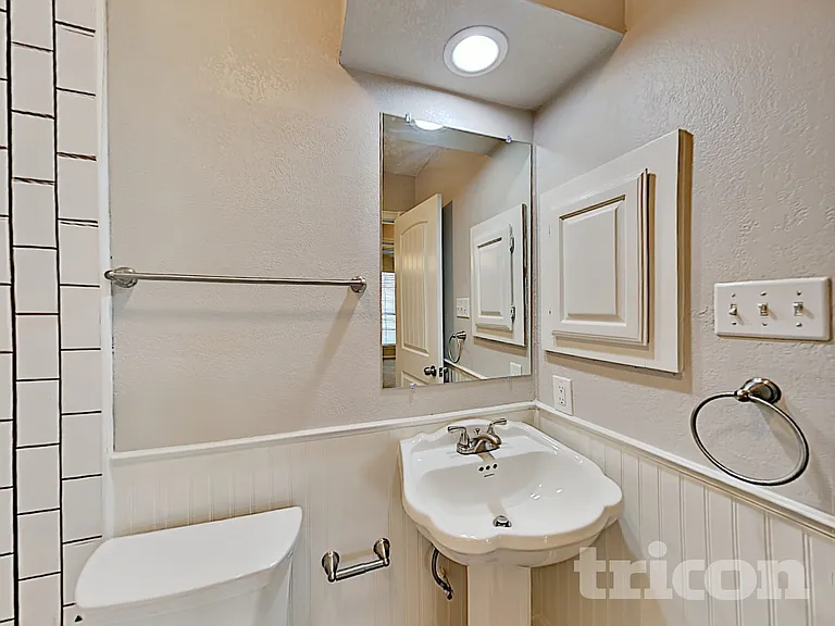 7421 Ridge Rd W — Photo 14