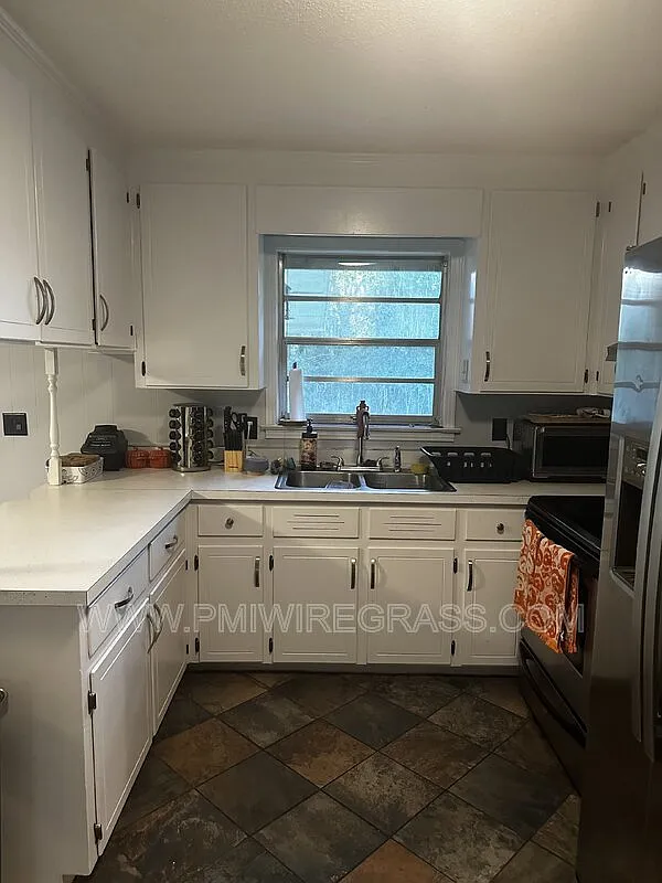 3 bed, 1.5 bath, 1431 sqft, $1,450 — Photo 3