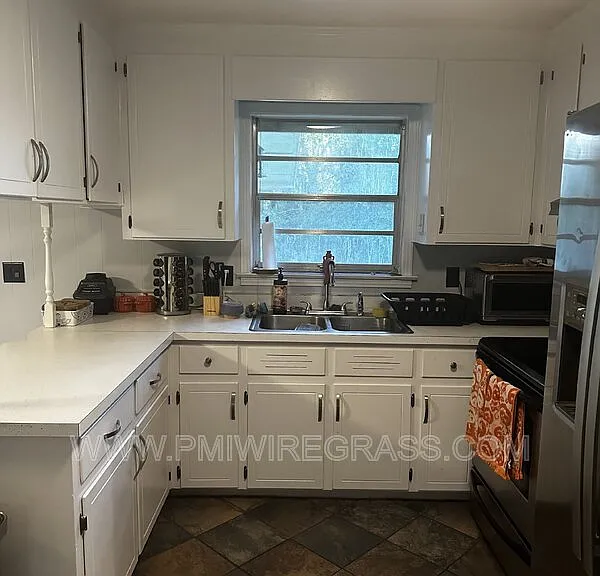 203 Meadowbrook Dr — Photo 3