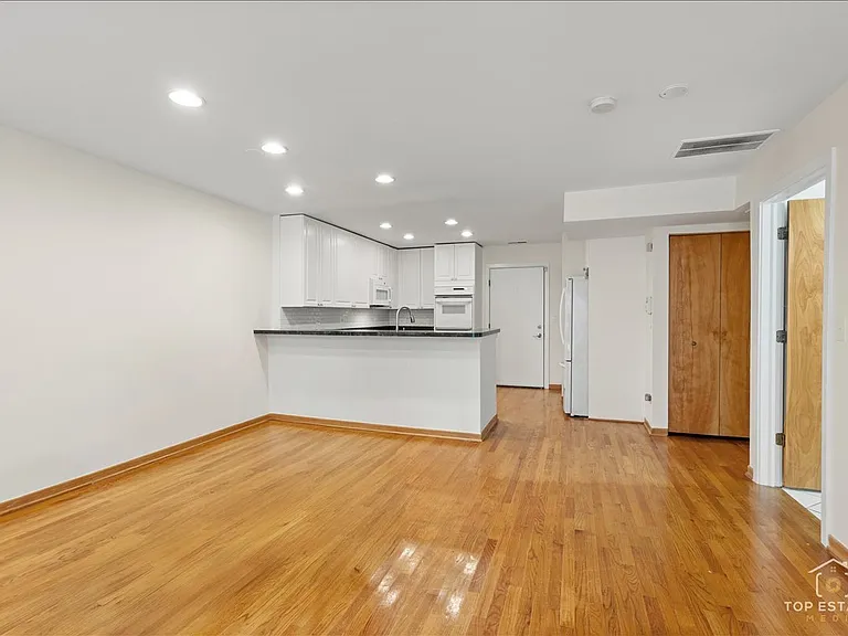 1812 S Dearborn St #10 — Photo 11