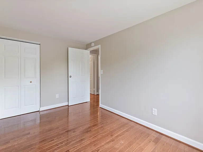 8454 Rippled Creek Ct — Photo 10