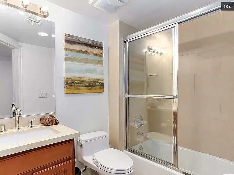 936 N Hudson Ave #301 — Photo 19