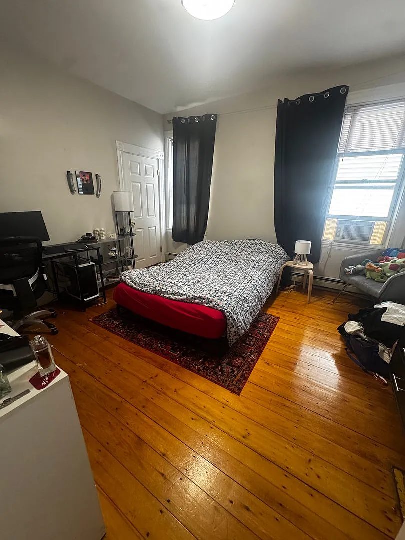 818 Parker St — Photo 3