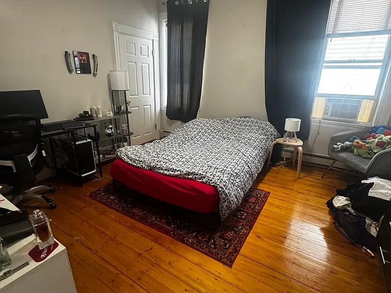818 Parker St — Photo 3