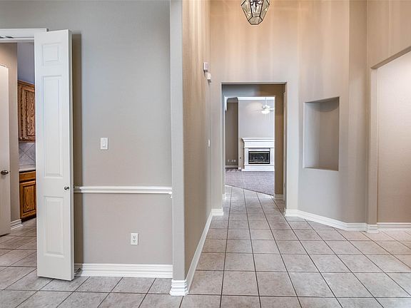 3rd image of 3934 Guadalupe Ln