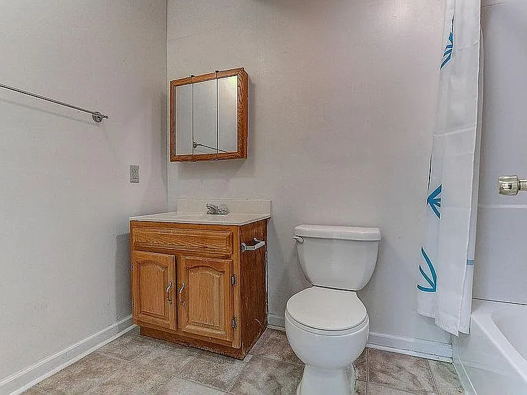 208 N Beech St — Photo 8