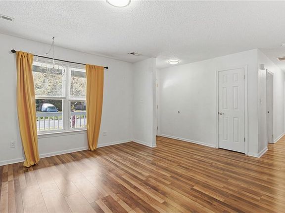 4th image of 708 Colony Dr