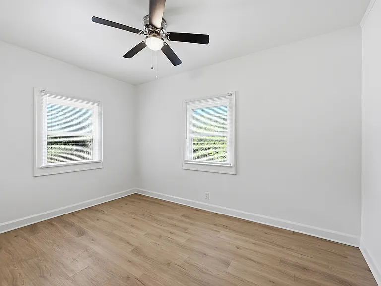 833 N Riley Ave — Photo 13
