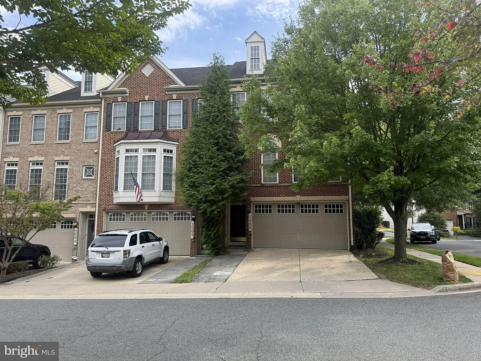3 bed, 3.5 bath, 2762 sqft, $3,500 — Photo 2