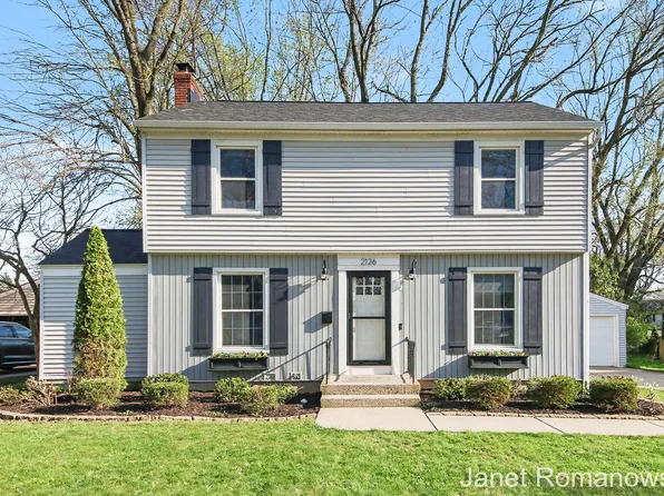 2126 Englewood Dr SE, East Grand Rapids, MI 49506