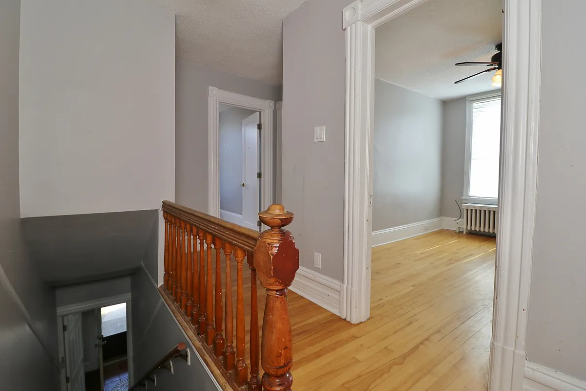 Building Photo - 438 Parkdale Ave #2
