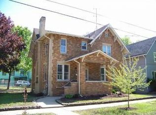 495 Laurel St, Elgin, IL 60120