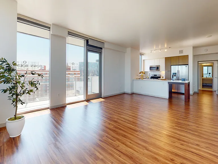 3033 Wilshire — Photo 82