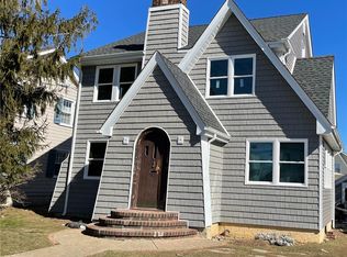 10 Flint Rd, East Rockaway, NY 11518