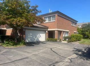 501 Kelburn Rd, Deerfield, IL 60015