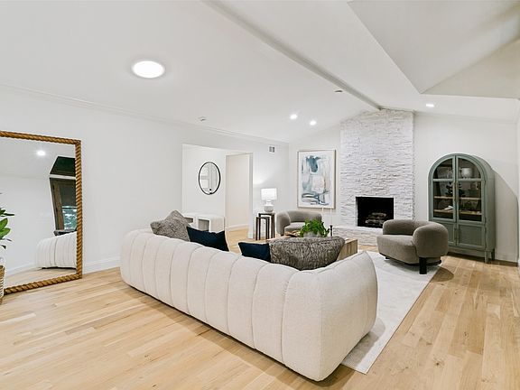 5th image of 4426 Laren Ln