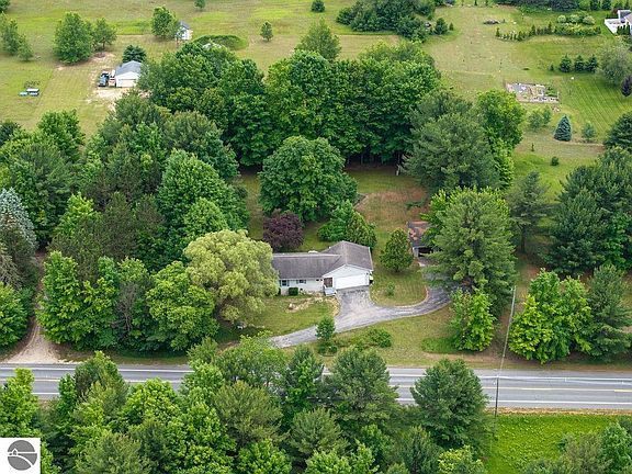 2nd image of 10313 N Long Lake Rd
