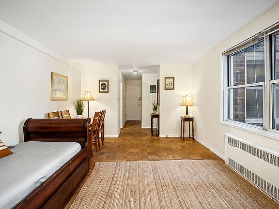4th image of 141 E 55th St APT 8B
