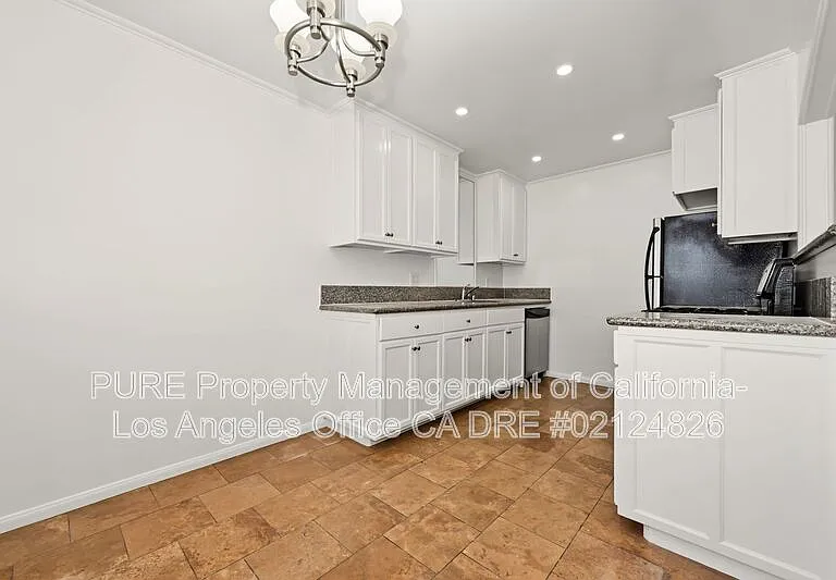 1527 Harvard St #5 — Photo 8