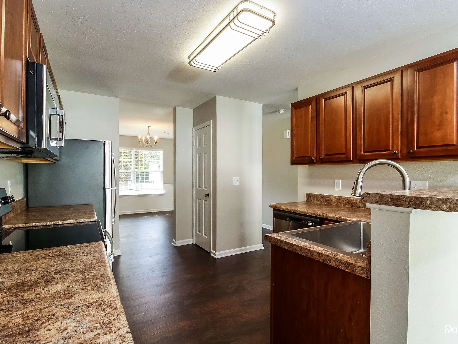 4 bed, 2.5 bath, 2496 sqft, $2,095 — Photo 2