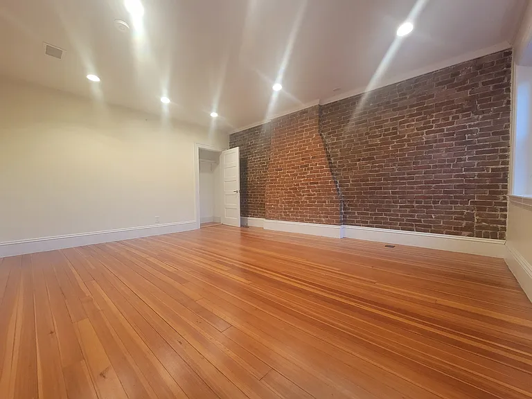 1616 Beacon St #8 — Photo 11