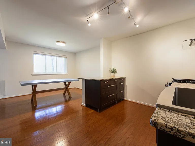 1643 Parkcrest Cir — Photo 21