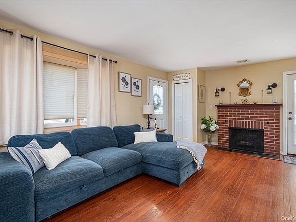 5th image of 165 Little Whaleneck Road