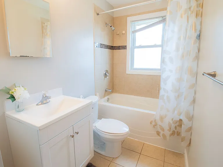 89 Clarendon Ave — Photo 37