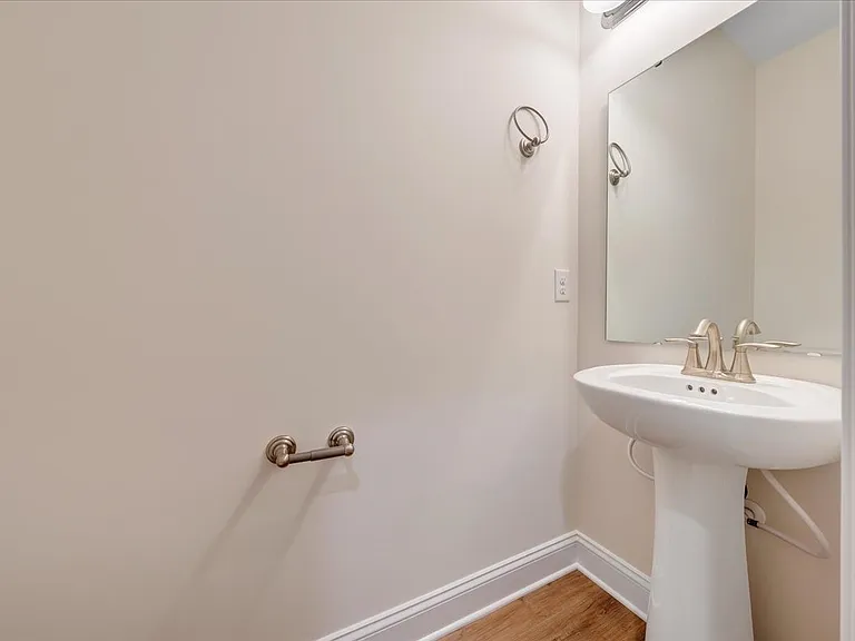 117 Parker Ln — Photo 12