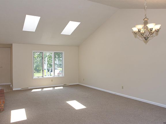 2nd image of 41 Old Birch Ln