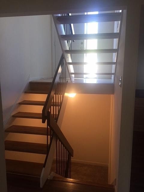 Tri-level staircase
