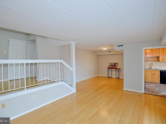 4th image of 116 Roberts Ln APT 300