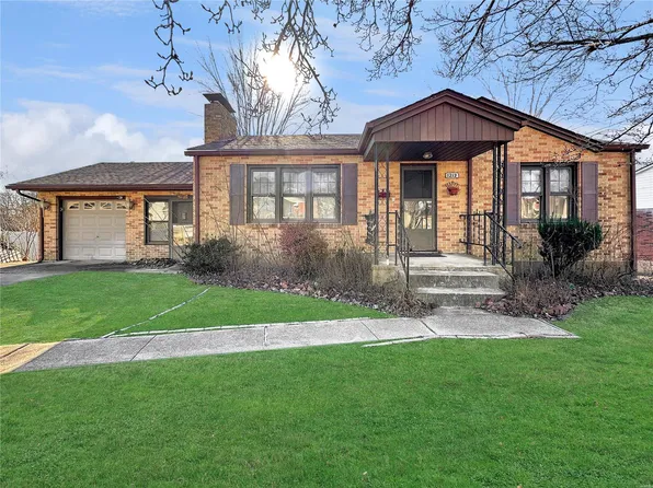 1212 N 3rd St, Festus, MO 63028