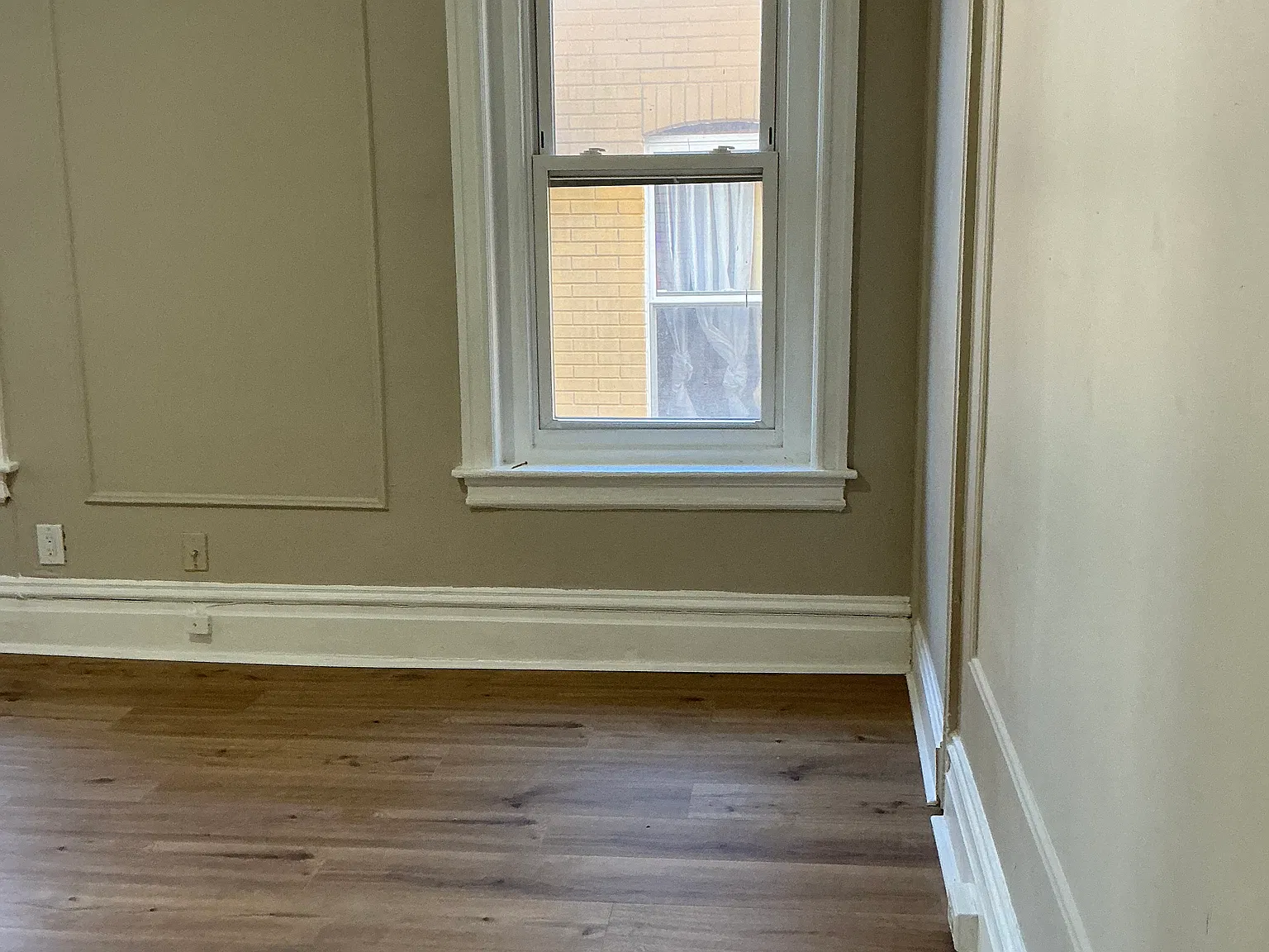 4 bed, 900 sqft, $2,000 — Photo 1