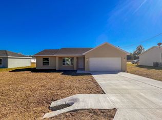 416 Malauka Loop, Ocklawaha, FL 32179