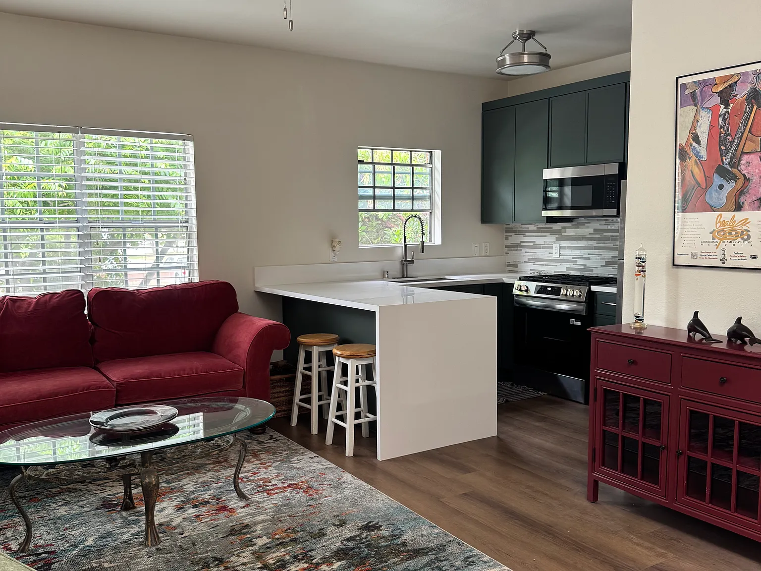 2 bed, 900 sqft, $4,000 — Photo 1