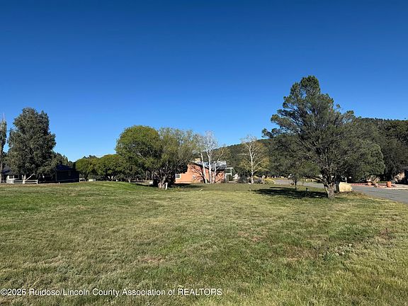 5th image of 104 Sarah Ln