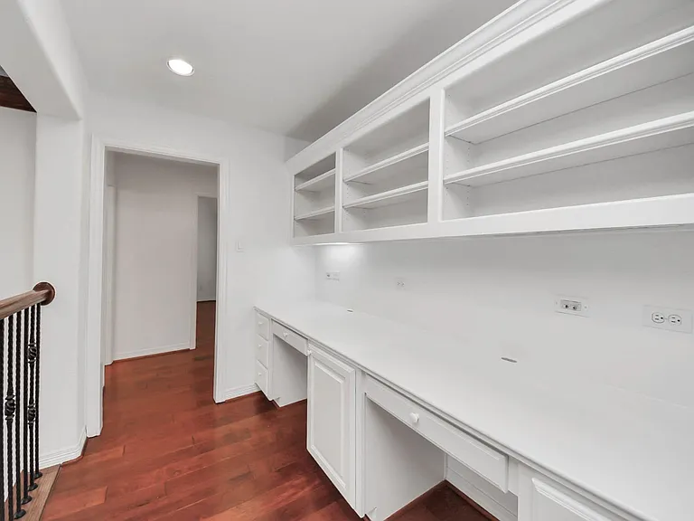 1807 Ravenel Ln — Photo 36